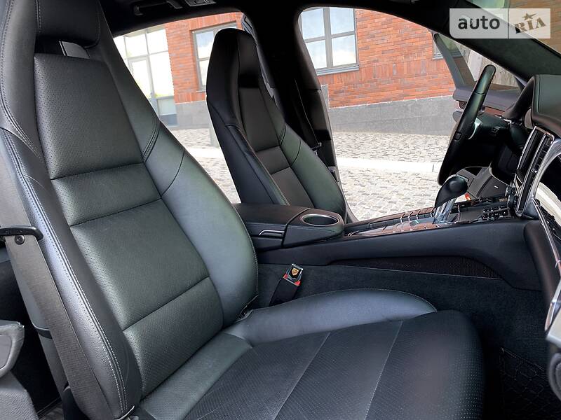 Хетчбек Porsche Panamera 2012 в Києві