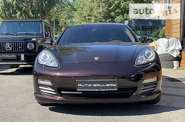 Седан Porsche Panamera 2010 в Киеве