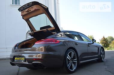 Хетчбек Porsche Panamera 2013 в 