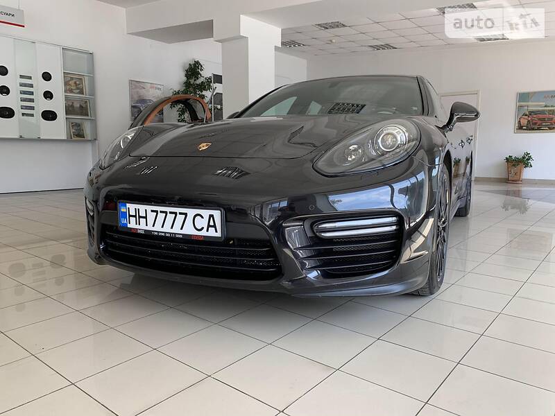 Седан Porsche Panamera 2013 в Одесі