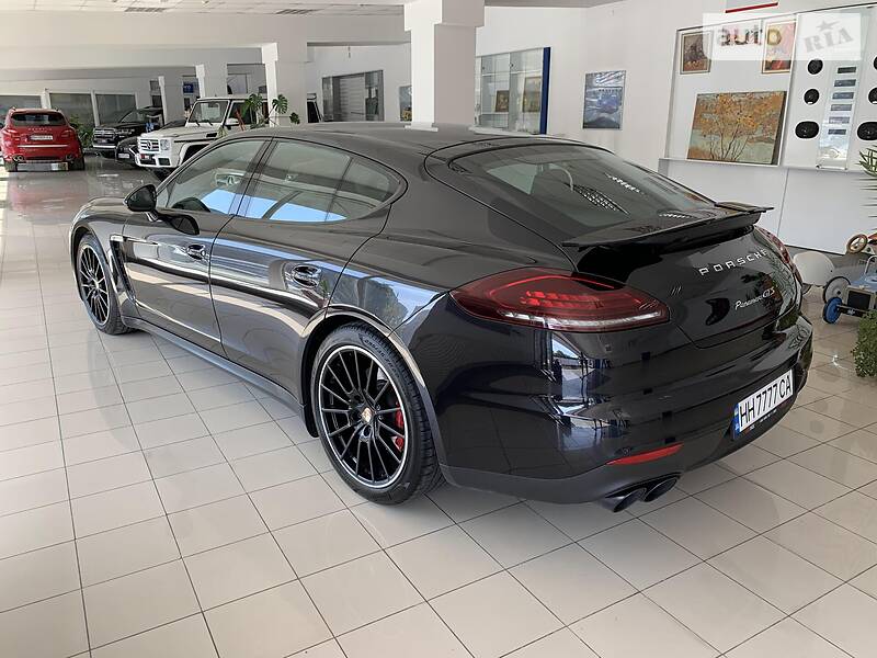 Седан Porsche Panamera 2013 в Одесі