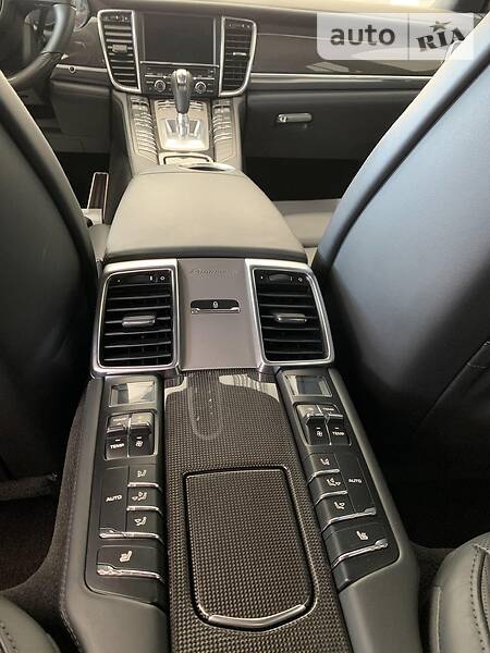 Седан Porsche Panamera 2013 в Одесі