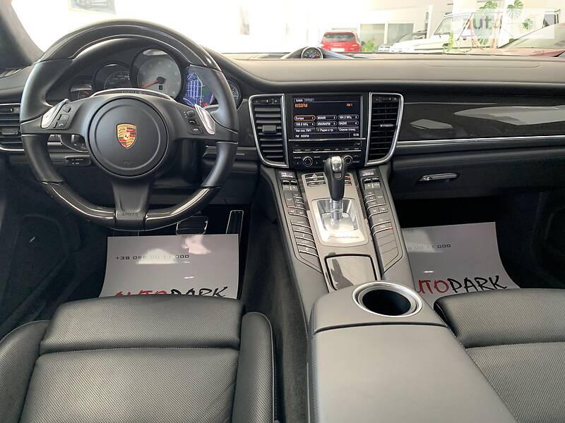 Седан Porsche Panamera 2013 в Одесі