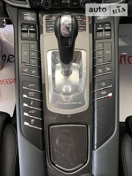 Седан Porsche Panamera 2013 в Одесі
