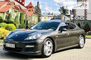 Седан Porsche Panamera 2009 в Черновцах