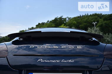 Седан Porsche Panamera 2012 в Одессе