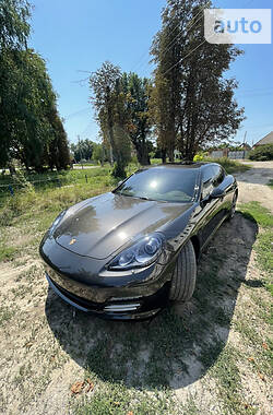 Седан Porsche Panamera 2010 в 