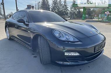 Седан Porsche Panamera 2013 в Тернополе