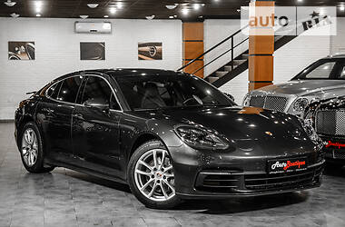 Седан Porsche Panamera 2018 в Одессе