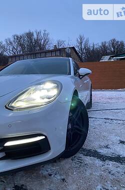 Седан Porsche Panamera 2017 в Києві
