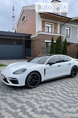 Ліфтбек Porsche Panamera 2018 в Києві