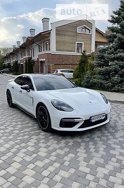 Ліфтбек Porsche Panamera 2018 в Києві