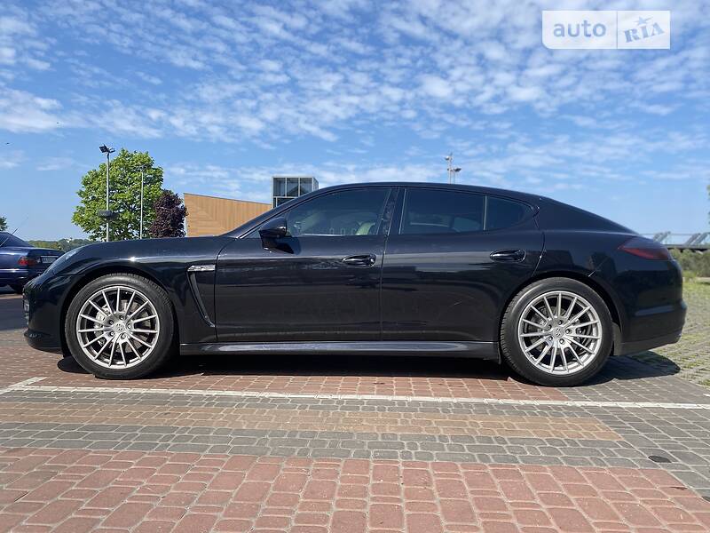 Седан Porsche Panamera 2011 в Киеве