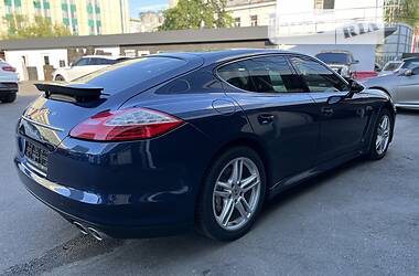 Седан Porsche Panamera 2013 в Києві