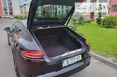 Лифтбек Porsche Panamera 2019 в Ровно