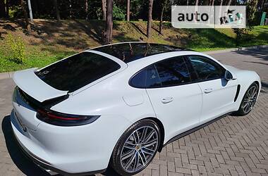 Хэтчбек Porsche Panamera 2018 в Львове