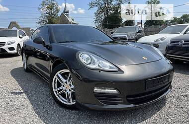 Седан Porsche Panamera 2013 в Тернополе