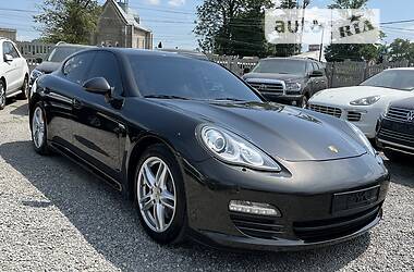 Седан Porsche Panamera 2013 в Тернополе