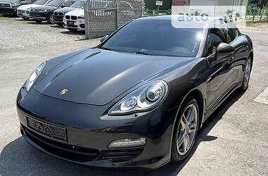 Седан Porsche Panamera 2013 в Тернополе