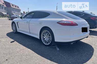 Седан Porsche Panamera 2010 в Києві