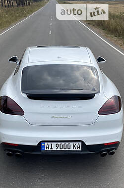 Седан Porsche Panamera 2014 в Киеве