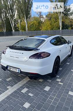 Седан Porsche Panamera 2013 в Мелитополе