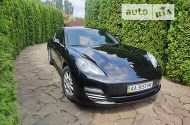 Хэтчбек Porsche Panamera 2010 в Киеве