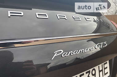 Хэтчбек Porsche Panamera 2012 в Черновцах