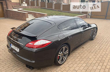 Хэтчбек Porsche Panamera 2012 в Черновцах