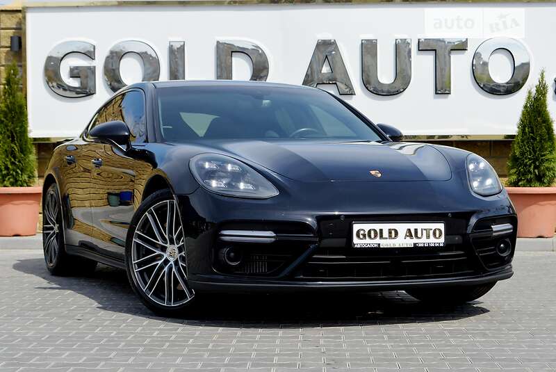 Фастбэк Porsche Panamera 2017 в 