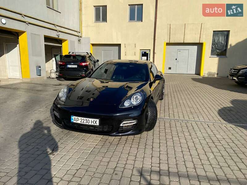Седан Porsche Panamera 2010 в Днепре