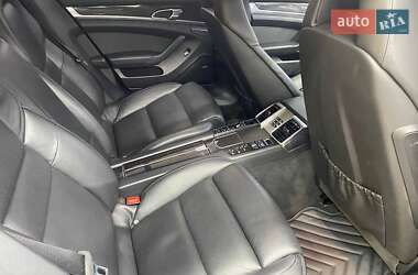 Седан Porsche Panamera 2010 в Дніпрі