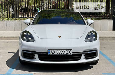 Лифтбек Porsche Panamera 2020 в 