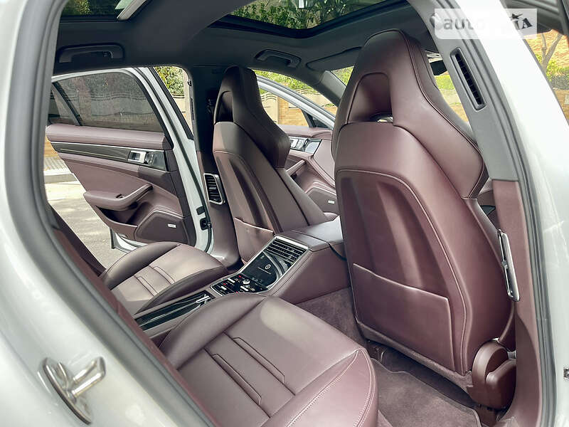 Лифтбек Porsche Panamera 2020 в Киеве