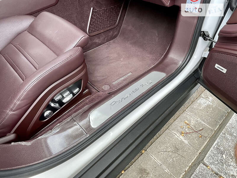 Лифтбек Porsche Panamera 2020 в Киеве