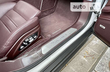 Лифтбек Porsche Panamera 2020 в 