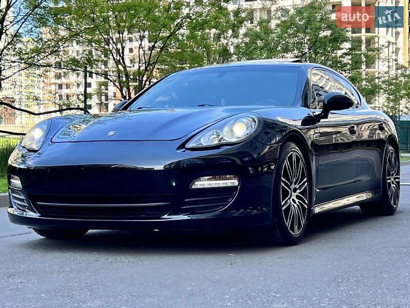 Седан Porsche Panamera 2012 в Одессе