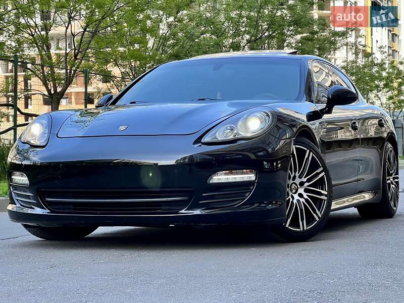 Седан Porsche Panamera 2012 в Одессе