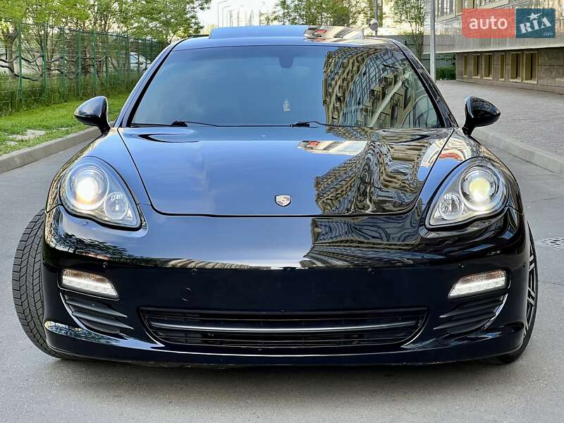 Седан Porsche Panamera 2012 в Одессе