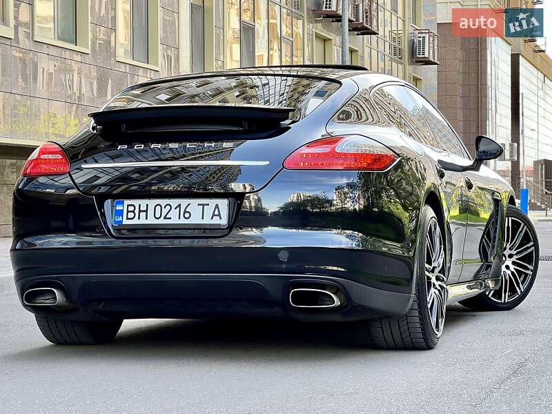 Седан Porsche Panamera 2012 в Одессе