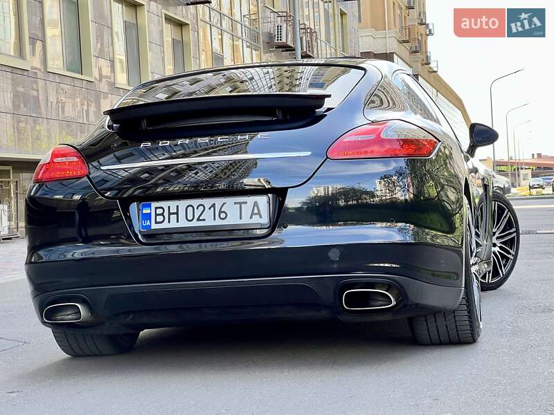 Седан Porsche Panamera 2012 в Одессе