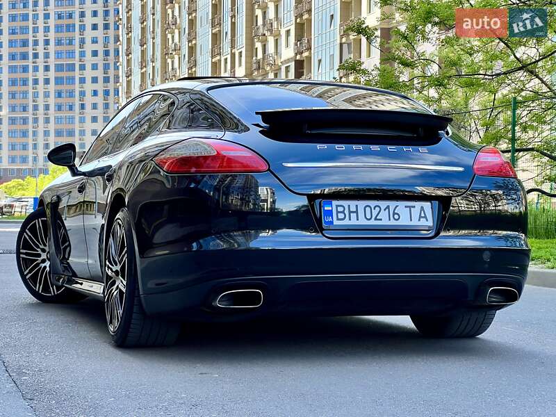 Седан Porsche Panamera 2012 в Одессе
