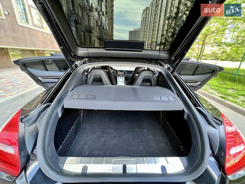Седан Porsche Panamera 2012 в Одессе