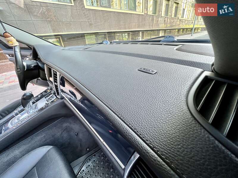 Седан Porsche Panamera 2012 в Одессе
