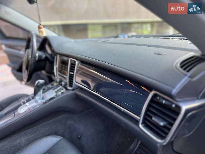 Седан Porsche Panamera 2012 в Одессе