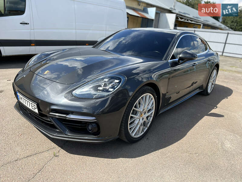 Фастбэк Porsche Panamera 2017 в Житомире
