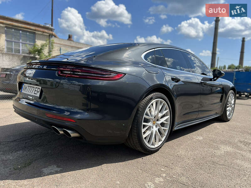 Фастбэк Porsche Panamera 2017 в Житомире