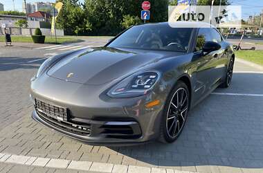 Лифтбек Porsche Panamera 2018 в Киеве