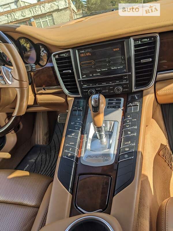 Фастбэк Porsche Panamera 2011 в Киеве