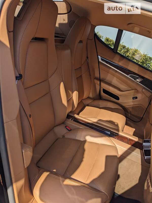 Фастбэк Porsche Panamera 2011 в Киеве
